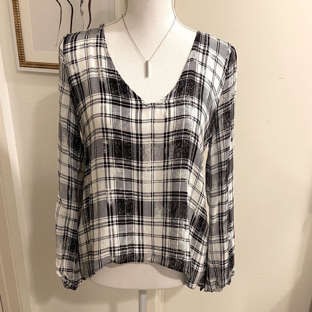 Eight Sixty High-low V-Neck Top